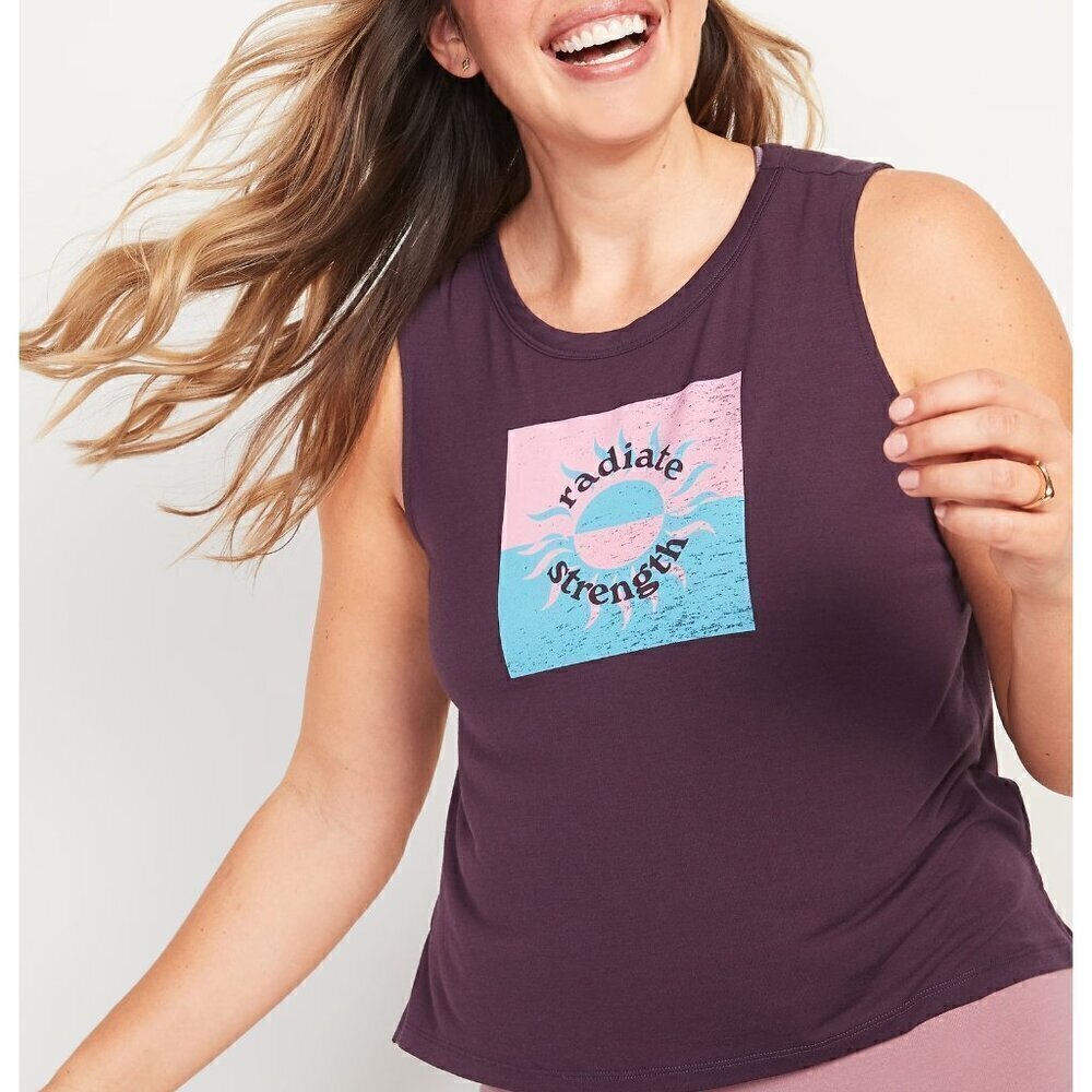 Old Navy Ultralite Crop Tank Graphic - M Maroon